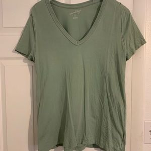 Universal thread T-shirt size medium mint condition